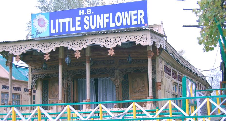 Little Sunflower Houseboat, Srinagar 4